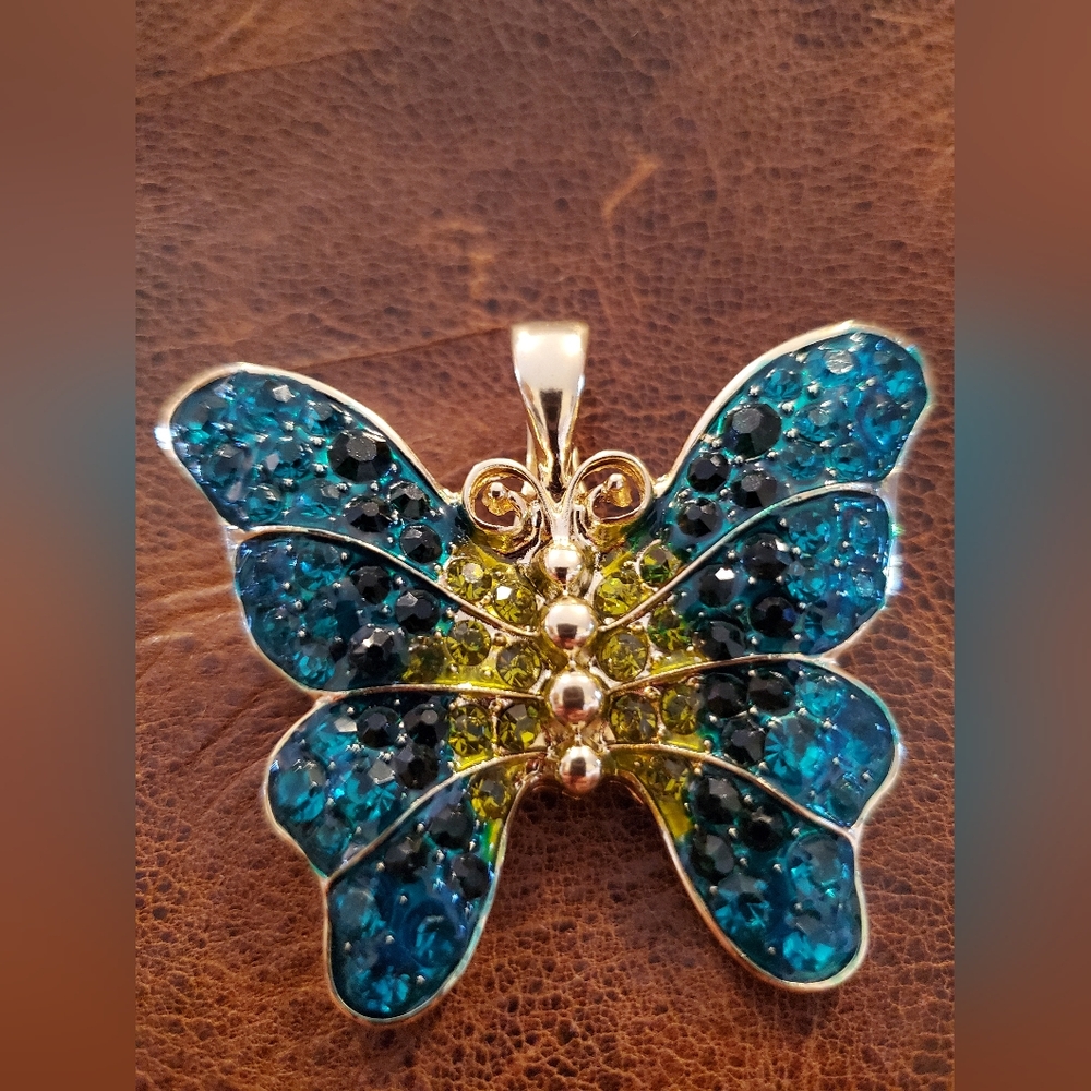 Vintage Elegant Butterfly Pendant in Blue and Gold